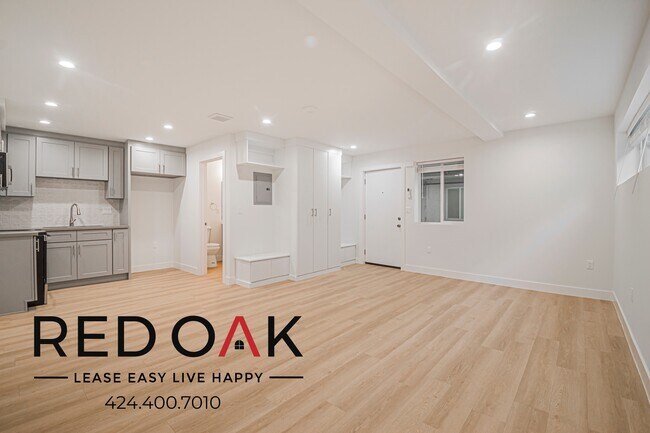 Building Photo - 6738 Independence Ave