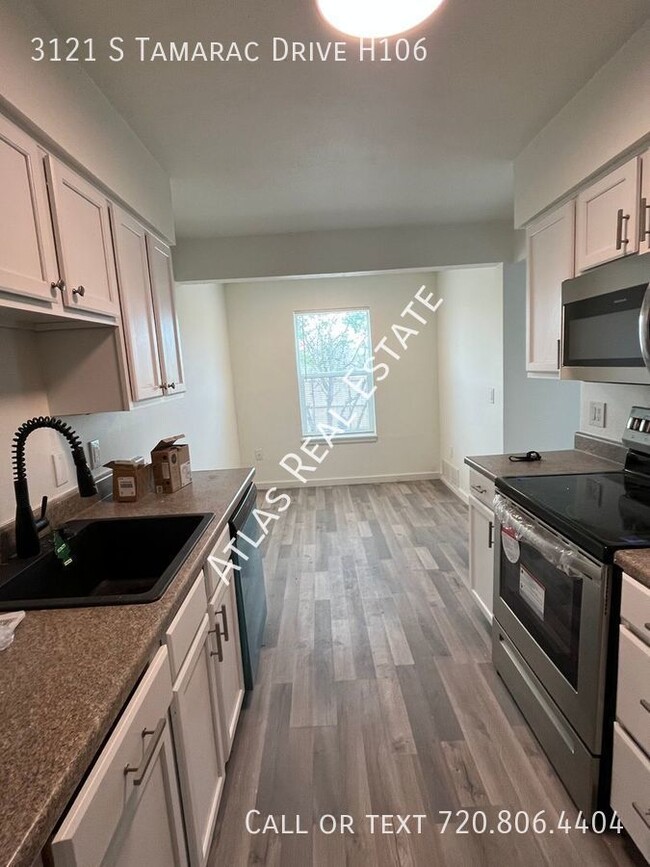 Building Photo - Beautifully Updated First Floor 2 Bed 2 Ba...