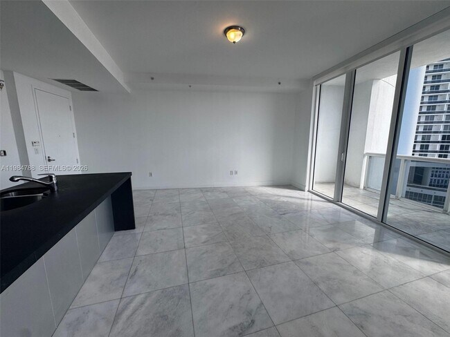 Foto del edificio - 18201 Collins Ave
