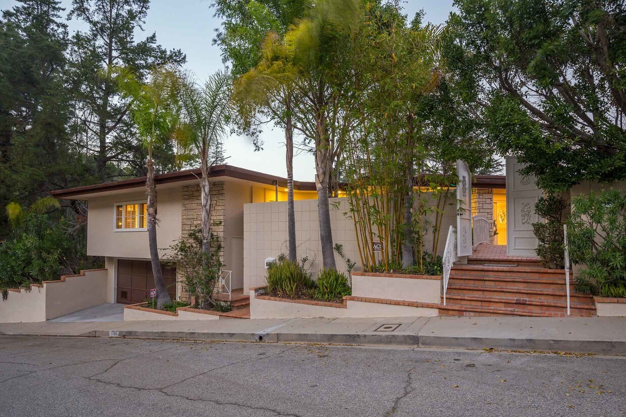 1743 Stone Canyon Rd, Los Angeles, CA 90077 House for Rent in Los