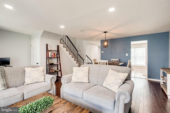 Building Photo - 8023 Edinburgh Dr