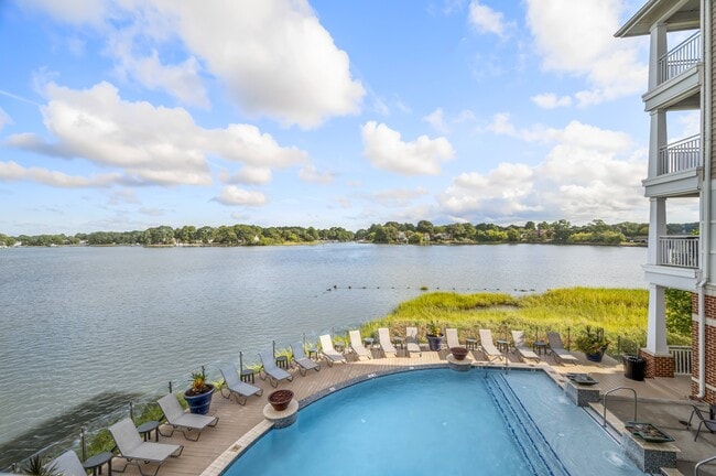 Building Photo - River House Apartments