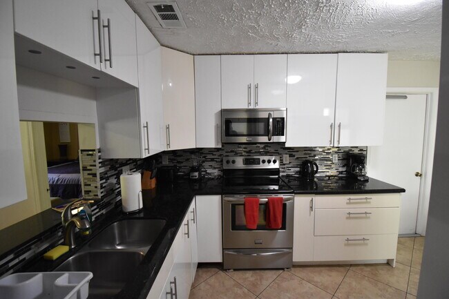 Building Photo - 9426 Southampton Pl