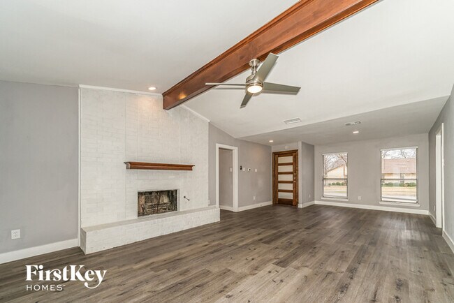 Building Photo - 2626 Fallcreek Dr