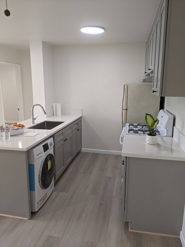 Foto del edificio - 4727 W 147th St