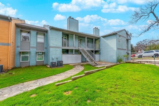 Building Photo - 3204 Menchaca Rd