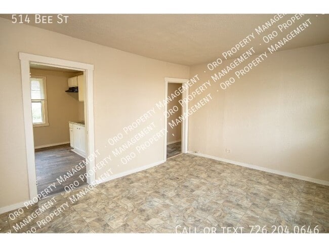 Building Photo - 514 Bee St