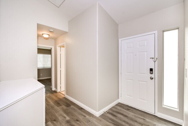 Foto del edificio - 3921 Marble Mountain St