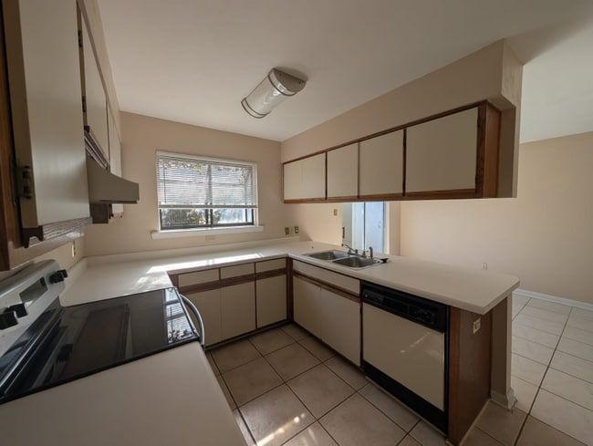 Foto del edificio - 1736 Augustine Pl