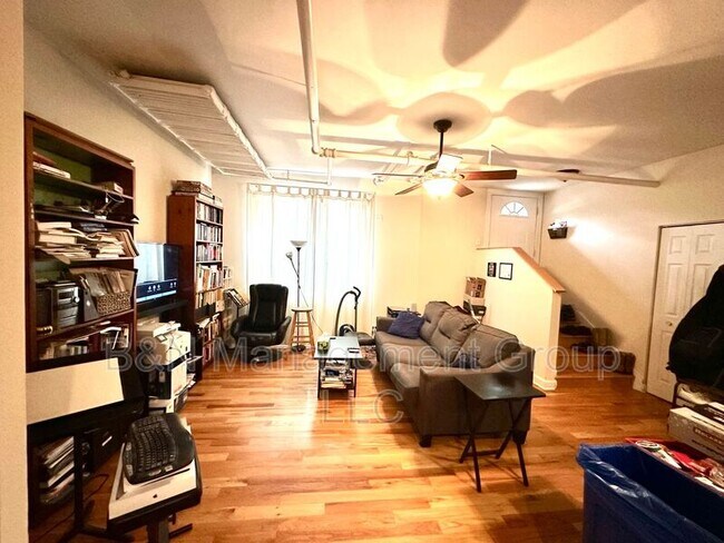 Foto del edificio - 910 W Oakdale Ave