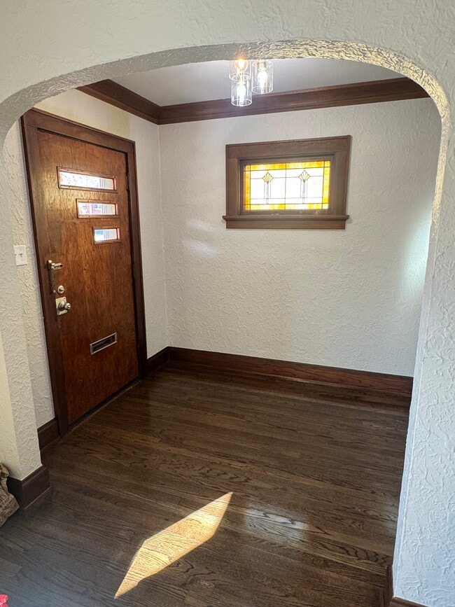 Building Photo - Mohawk Home