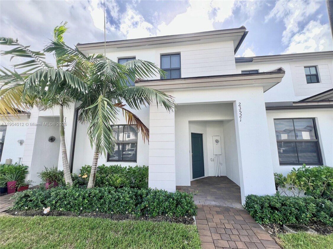 Foto principal - 23521 SW 127th Pl