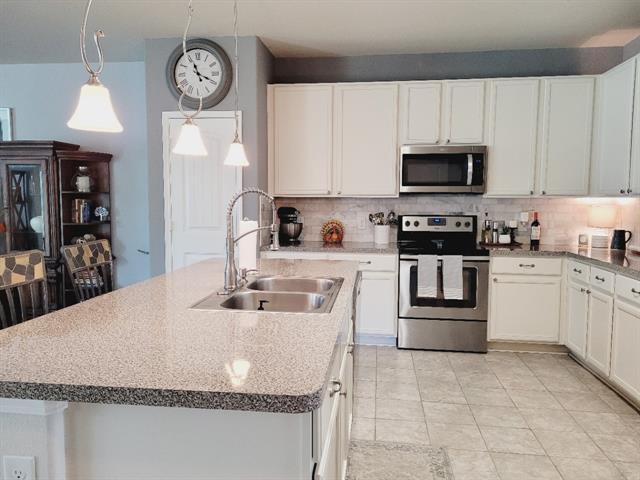 Foto del edificio - 9168 Blackstone Dr