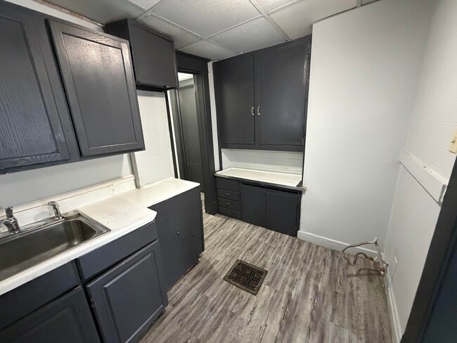 Building Photo - 505 Collett-