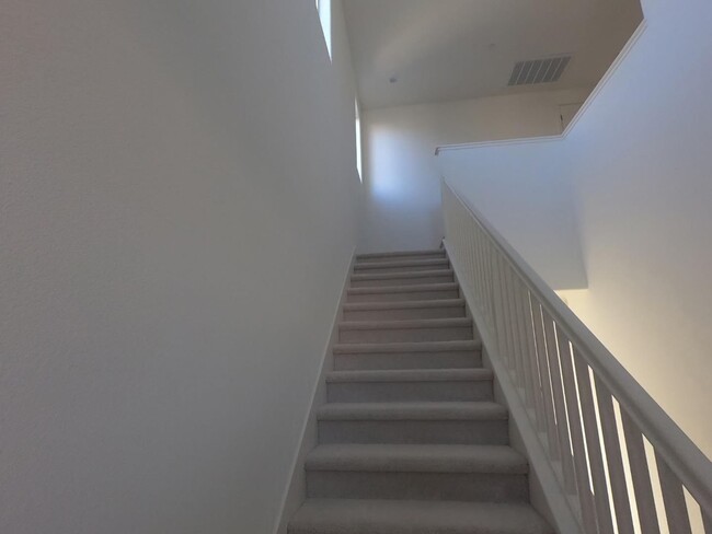 Building Photo - 3/2.5 Allendale Home in Hollister