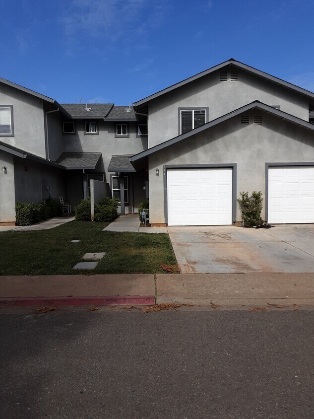 Foto principal - 144 Brookridge Dr