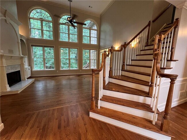 Building Photo - 5775 Lake Heights Cir