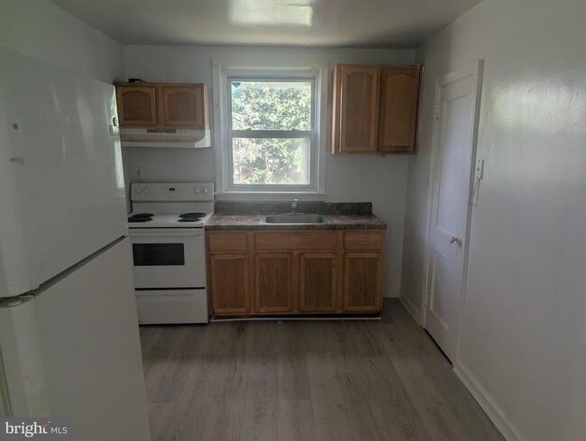 Building Photo - 506 Pfeiffer St