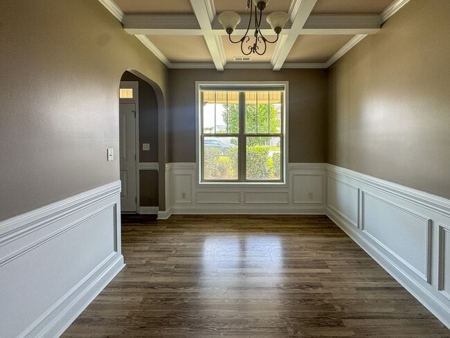 Building Photo - Gorgeous 4 Bed 2.5 Bath Home in West Gate