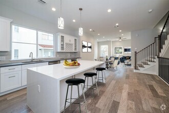 Building Photo - 1328 W 23rd St
