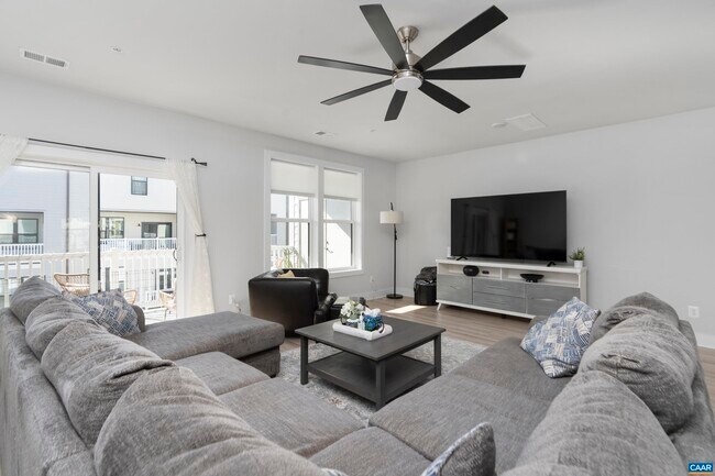 Foto del edificio - 824 Wesley Ln