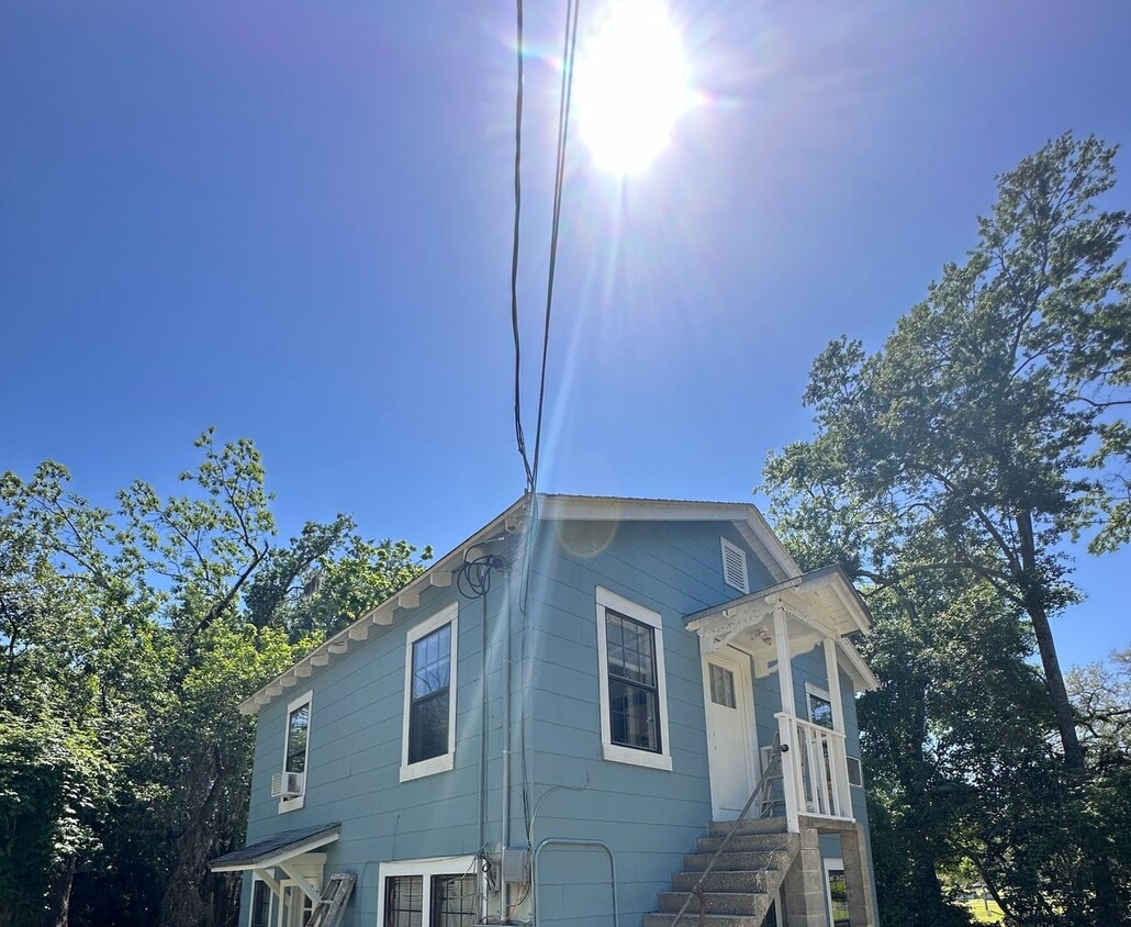 1 bedroom, 1 bath in Midtown. Available July 1st! - 1 bedroom, 1 bath in Midtown. Available July 1st!