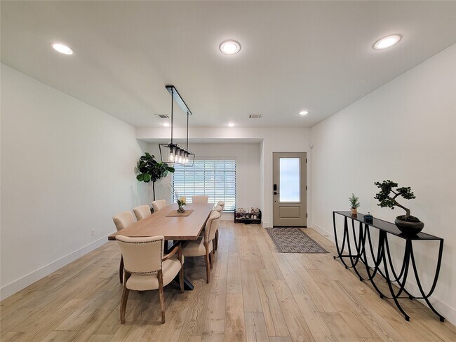 Foto del edificio - 1183 Chamboard Ln