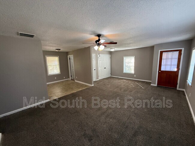 Foto del edificio - 5032 Newton Dr