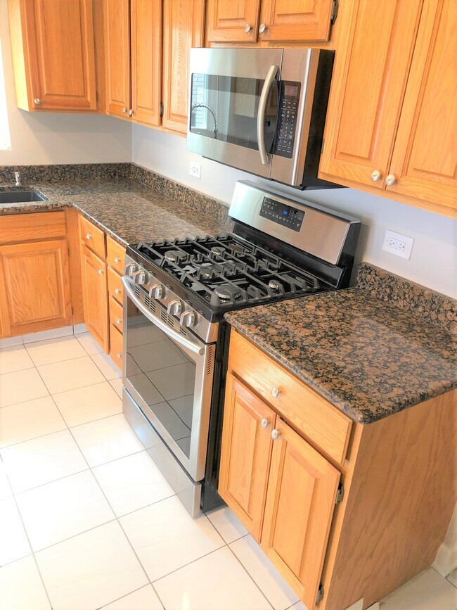 Building Photo - 6731 N Oxford Ave