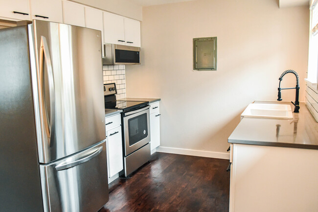 Building Photo - 2107 W Mallon Ave