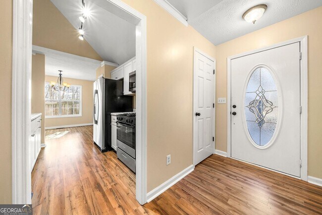 Foto del edificio - 198 Lakeview Dr