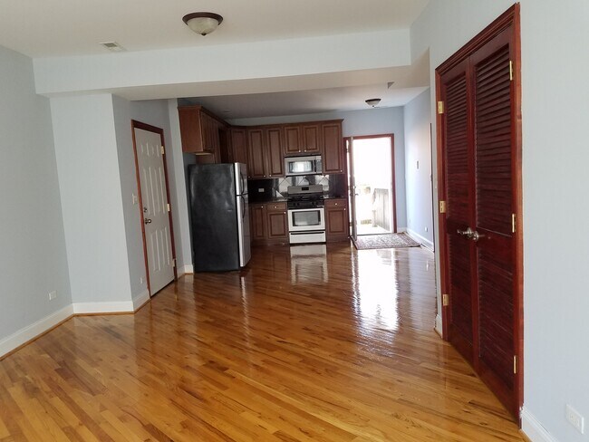 Foto del edificio - 5741 N Kimball Ave