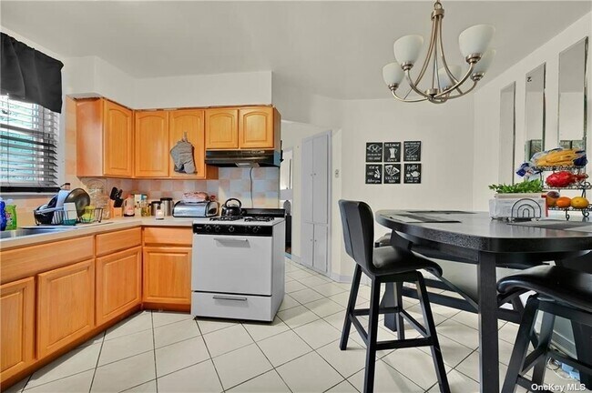 Building Photo - 763 E 81st St