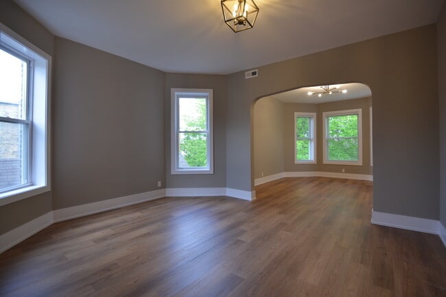 Building Photo - 4113 N Damen Ave