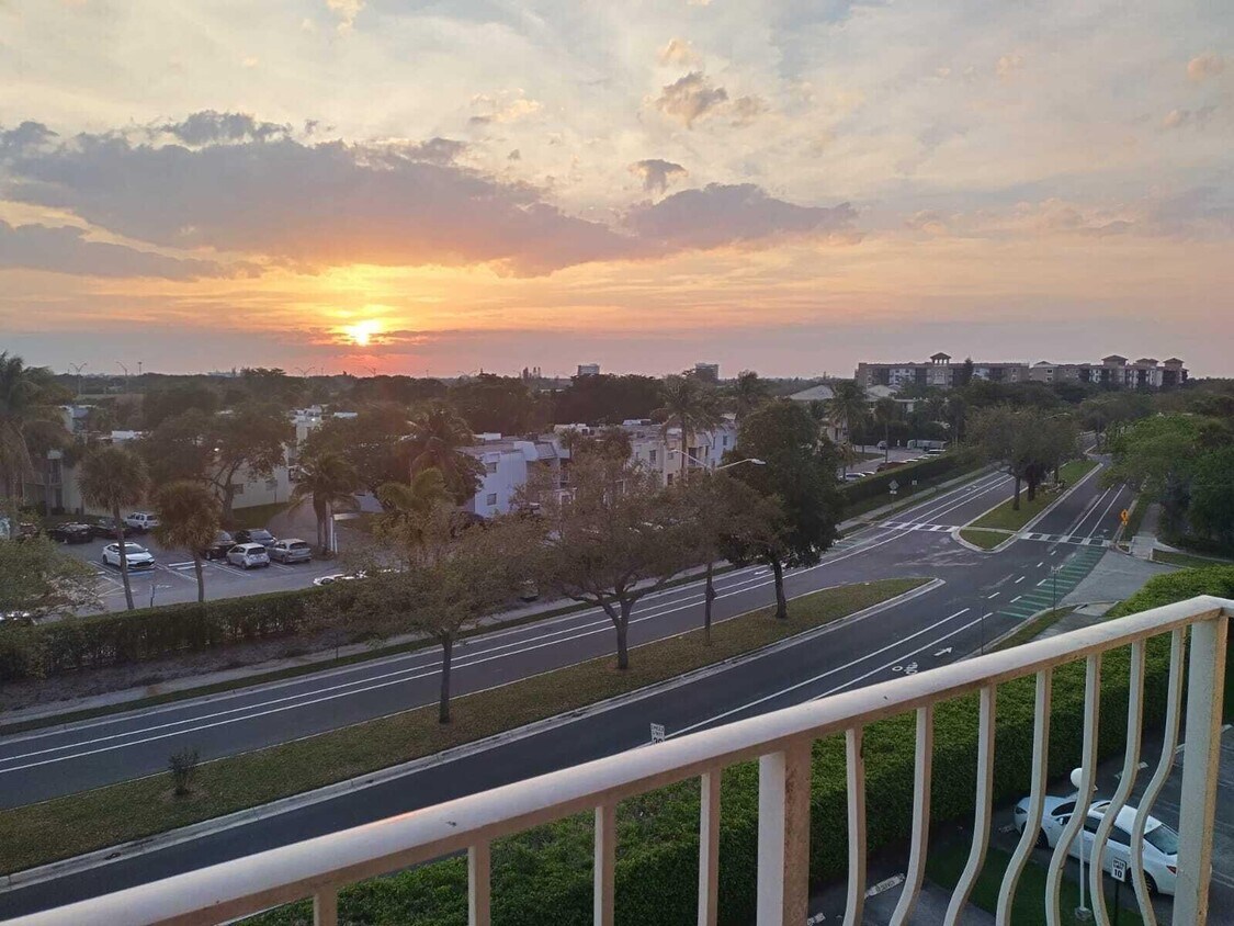 500 Executive Center Dr Unit 5c, West Palm Beach, FL 33401 Condo for