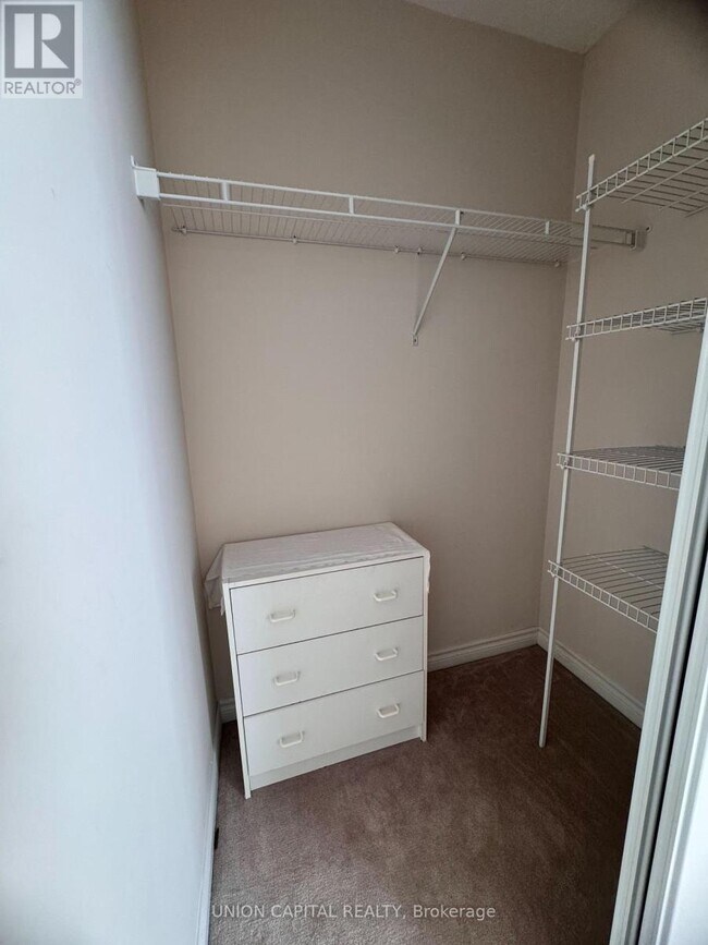 Photo du bâtiment - 61 Town Centre Court