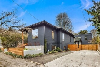 Building Photo - 4408 Thackeray Pl NE