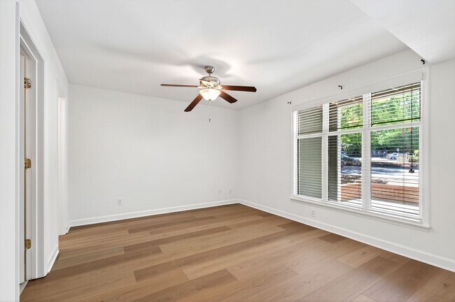 Foto del edificio - 1010 Nicholwood Dr