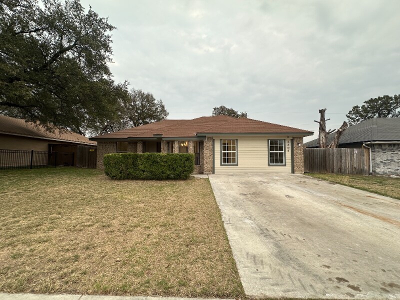 Foto del edificio - 2604 Lazy Ridge Dr