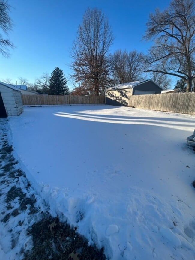 Building Photo - 1 Bedroom single family home