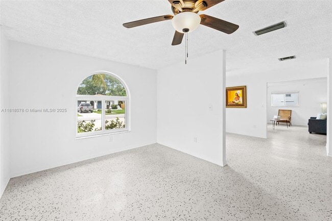 Building Photo - 5840 SW 42nd Terrace