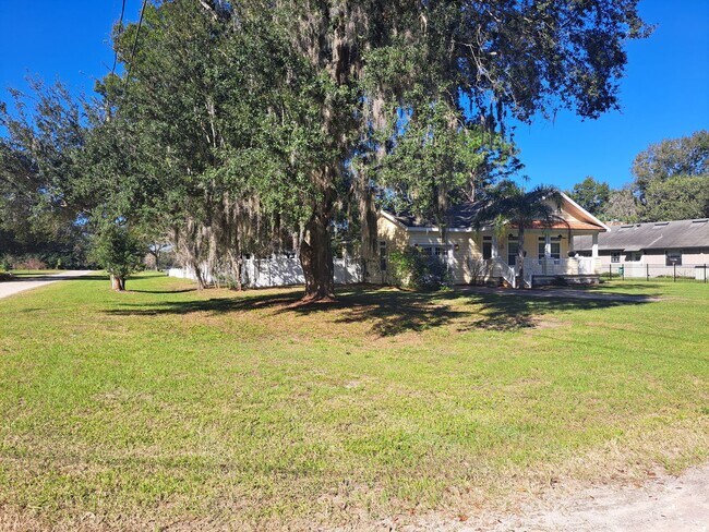 Foto del edificio - Charming 3/2 Bungalow