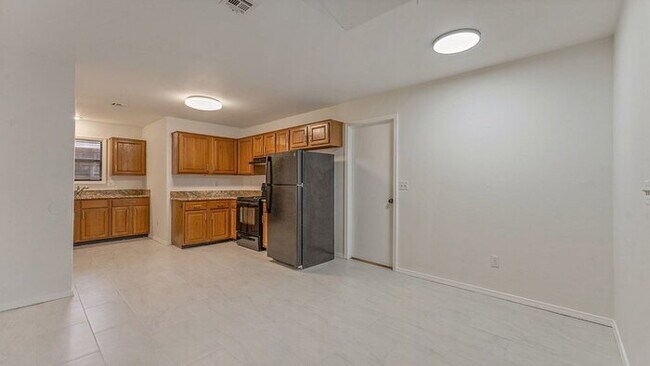 Building Photo - "Dog-friendly and Cozy Home Close To UofArk"