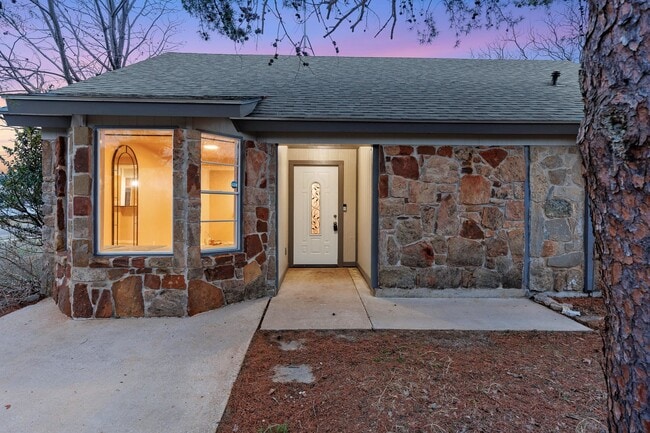 Building Photo - 400 N River Oaks Dr