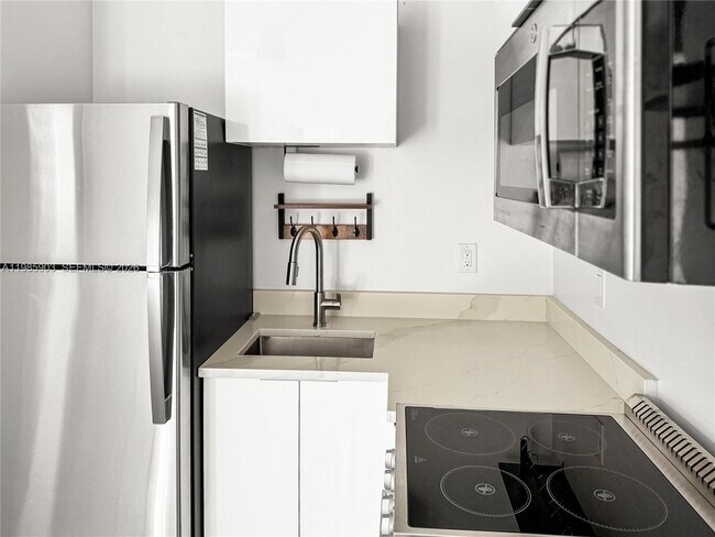 Foto del edificio - 551 NE 26th St