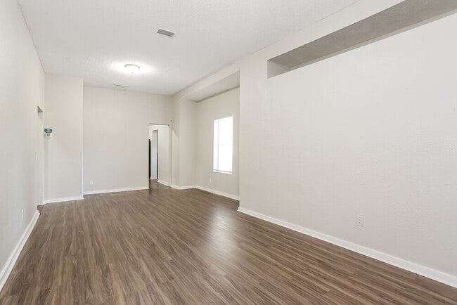 Foto del edificio - 2839 Spring Park Rd