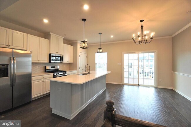 Building Photo - 125 Dragon Dr