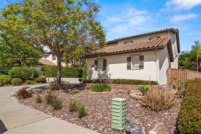 Foto del edificio - Gorgeous Eastlake Townhome!