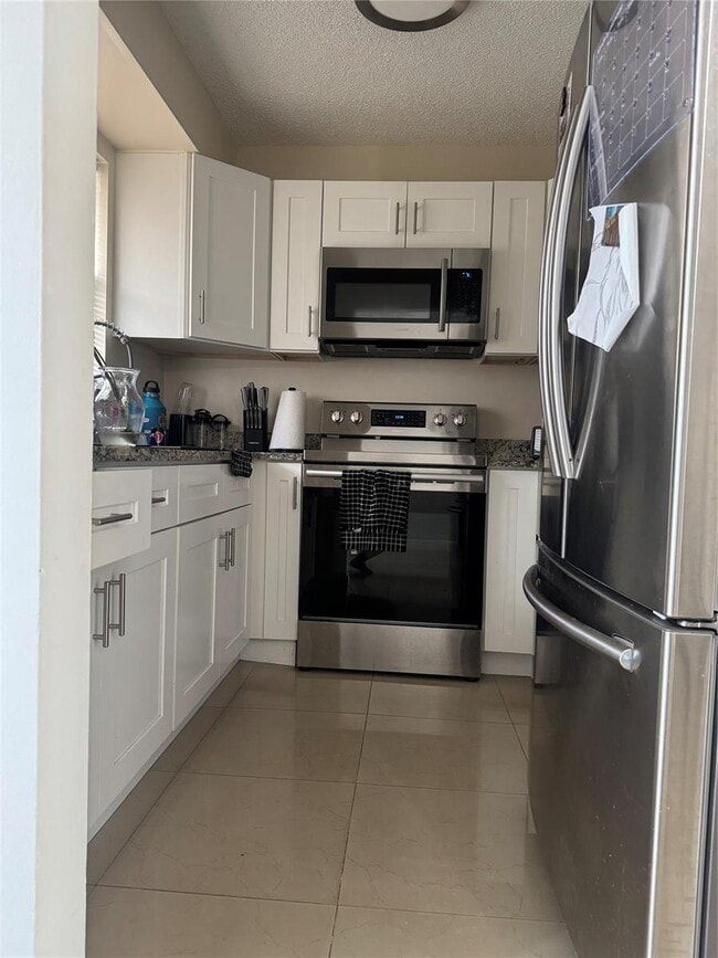 Foto del edificio - 6104 Channel Dr