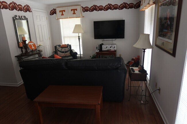 Building Photo - Game Day Condominiums- 1bd/1ba- Fully Furn...